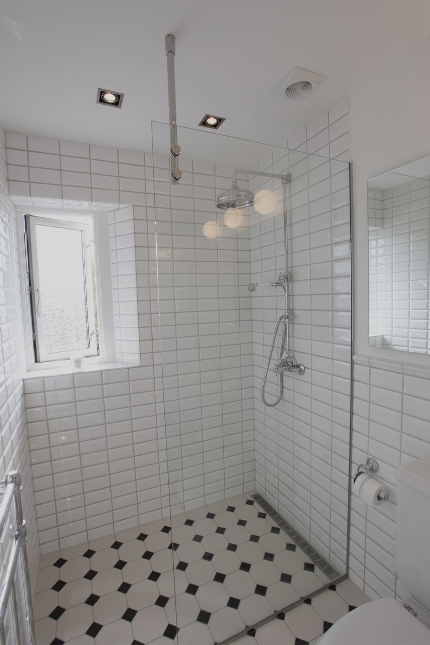 Badeværelse med fliser og vådrumssikring - Casa Concept