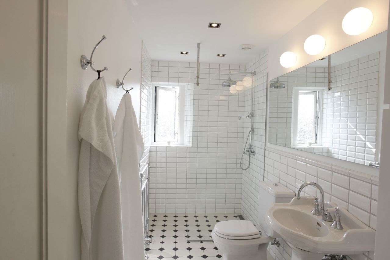 Badeværelse med fliser og vådrumssikring - Casa Concept